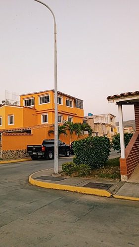 Tree002 Elegante Town House En Laguna Club De 180m2