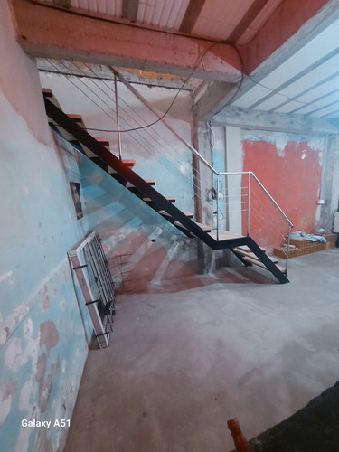 Escalera Rectas Con Inoxidable A Medidas Negro