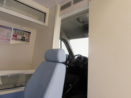 Imagem 9 de 14 de Renault Master Ambulância L2h2