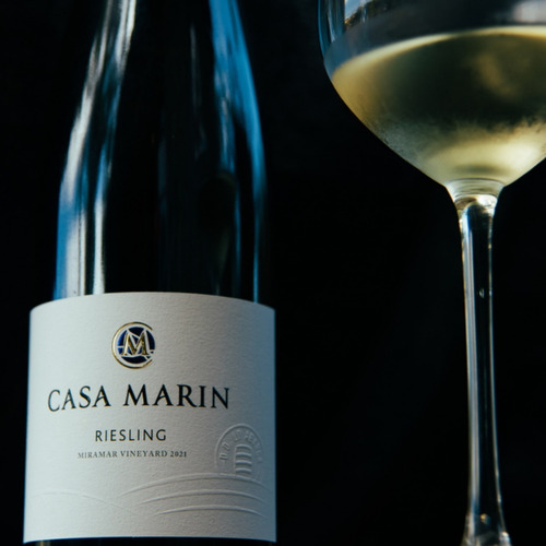 Imagen 3 de 10 de Vino Casa Marin Riesling Miramar 750ml.