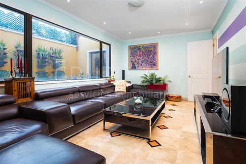 Casa En Arriendo De 7 Dorm. En Las Condes