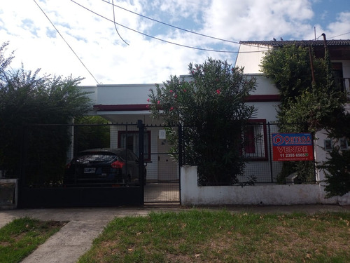 Casa En Zona Residencial De Muñiz, A Metros De Estación Y Corredor..! Excelente