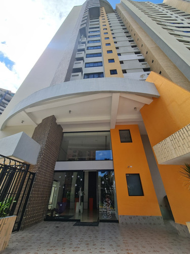 Norelys Echeverria Vende Apartamento En Urb Valle Blanco Res Estratosfera Posee Doble Anillo De Seguridad Valencia Edo Carabobo