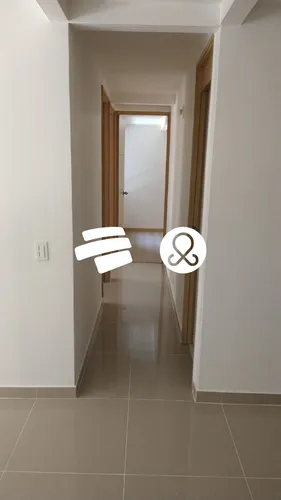 Apartamento Con Parqueadero Privado Y Cuarto Útil.