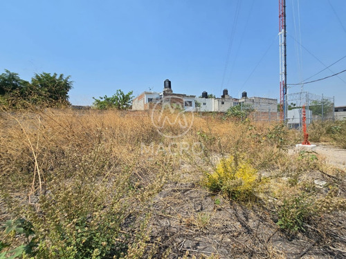 Terreno En Venta En Col. Parotas Con Conexión A Servicios.