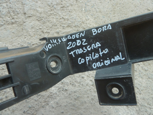 Soporte Trasero Copiloto Dañada Bora 2002 2003 C.daño Lea (Usado)