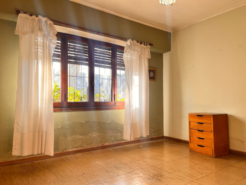 Casa En Venta | 2/3 Dormi - Quincho Y Parrilla | 33 E/ 24 Y 25 - La Plata