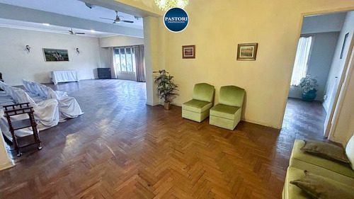 Venta En Block De Vivienda + Local En San Isidro