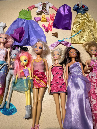 Imagen 4 de 10 de Lote De 11 Barbies Y Dos My Litle Pony Girls, Ropa Y Zapatos