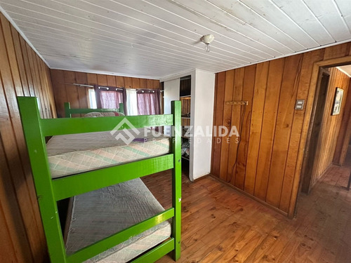 Casa En Venta De 4 Dorm. Rol Propio A 2 Cuadras De La Playa