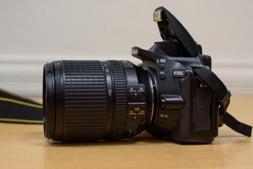  Nikon D5600 + Lente Nikkor 18-140 F3,5/5,6 + Accesorios