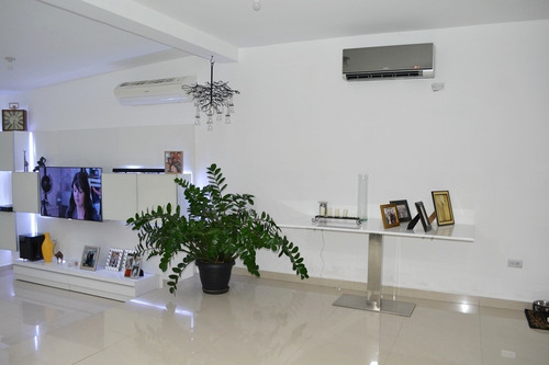 Imagen 7 de 16 de Rosaura Cortez Vende Town House En Tazajal Villa Fontina (naguanagua)