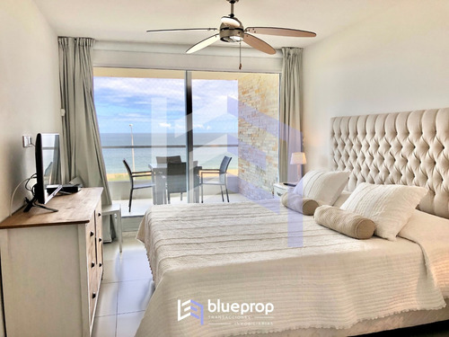 Imagen 5 de 14 de Apartamento Frente Al Mar En Playa Mansa Con Vistas Únicas.
