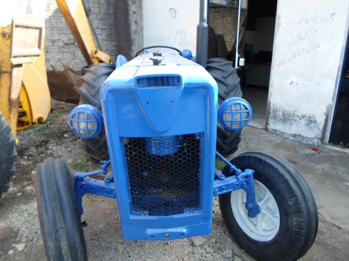 Imagem 2 de 6 de Trator Ford 8 Br