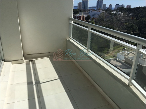 Apartamento En Brava, 1 Dormitorios *- Ref: 2481