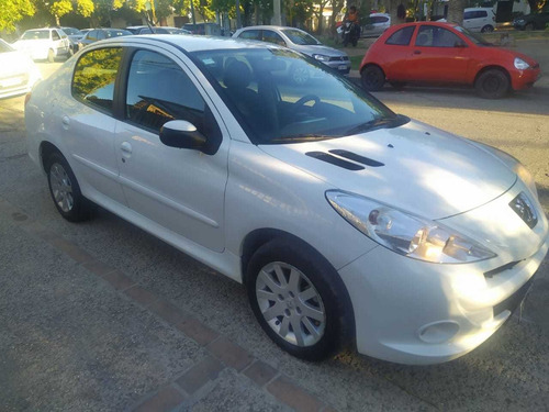 Peugeot 207 2014 1.4 Sedan Allure 75cv