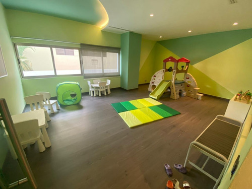 Imagen 18 de 22 de La Esperilla - Apartamento En Alquiler Amueblado - Código: Man-00110 Piso 5 2 Habitaciones Balcón Sala Comedor Lobby Área Social Con Bbq Piscina Gimnasio Área Infantil Salón De Eventos