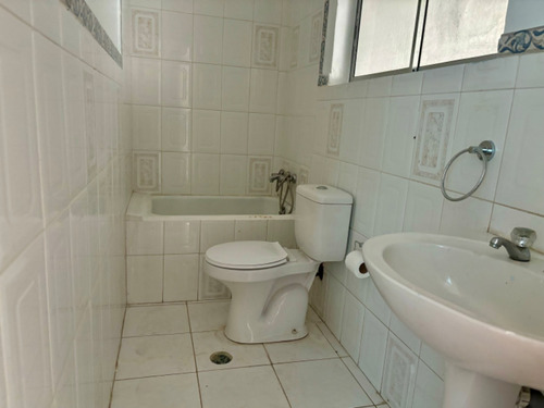 Amplia, Cómoda Y Soleada, 5 Dormitorios, 4 Baños, Sala Estar