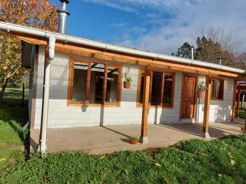 Casa , Con 3 Dormitorios Y Un Baño,