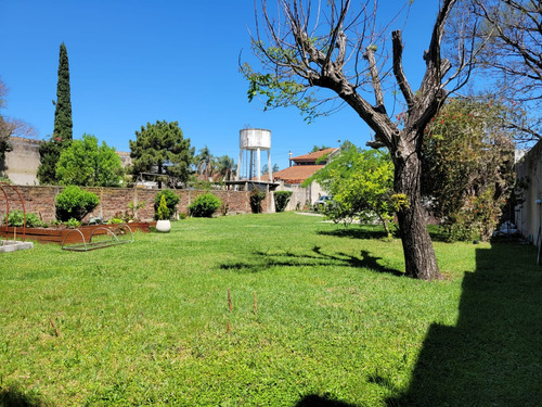 Solido Chalet De 4 Ambientes Con Lote Parquizado