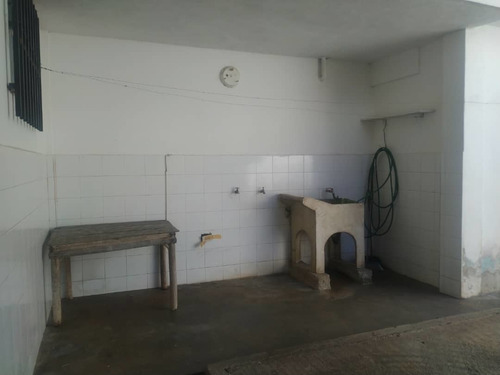 Imagen 13 de 14 de Casa + 2 Anexos En Urbanización Sant Omero Los Teques