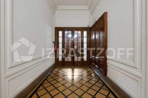 Departamento Francés En Venta En Recoleta. 4 Ambientes