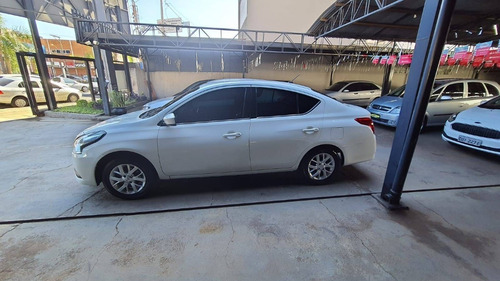 Imagem 5 de 13 de Nissan Versa