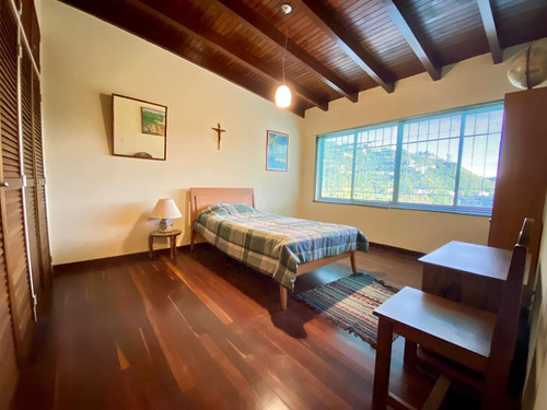 Imagen 10 de 11 de Se Vende Casa 1330m² 5h+1s/5b+1s/4p Loma Larga El Hatillo