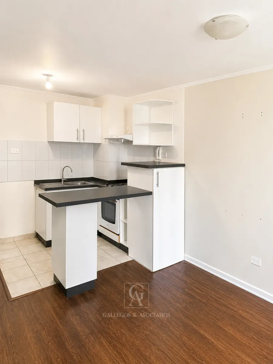 Imagen 5 de 10 de Departamento En Arriendo Con Vista Interior Santiago Centr