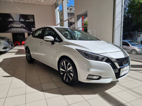 Imagen 2 de 15 de Nissan Versa Exclusive Cvt