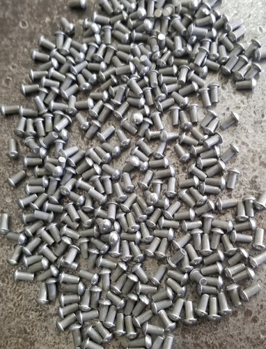 Remache Hierro Macizo 4.7 X 11.1 Mm Golpe Macizo X 100 Unid.