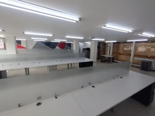 Oficina Amoblada Call Center 118m