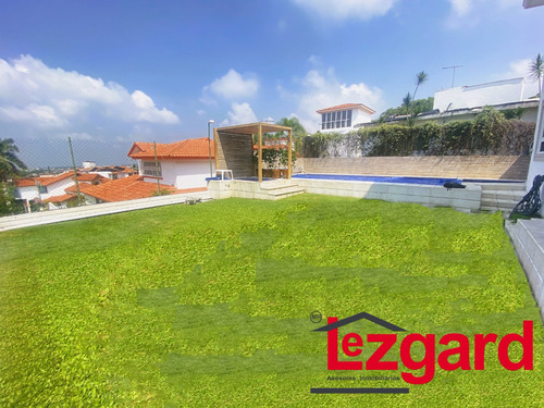 Amplio Refugio Familiar: Casa Con 5 Recámaras A La Venta En Lomas De Cocoyoc