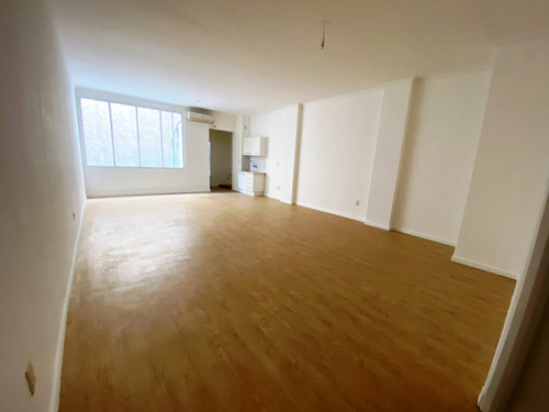 Alquiler - Apartamento U Oficina En El Centro, Ambiente Con 60m2 - 18 De Julio Y Yí