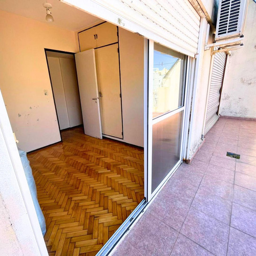 Venta De Departamento  4 Ambientes Con Balcon Terraza En  Barrio Balvanera