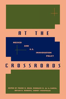 Libro At The Crossroads: Mexico And U.s. Immigration Poli...