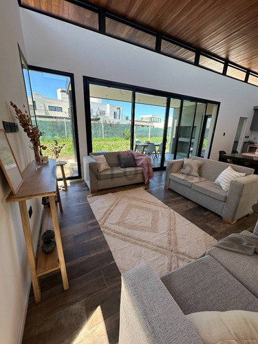 Casa En Venta En El Quimilar A Estrenar De 3 Dormitorios
