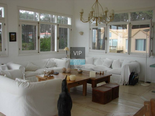 Vendo Hermosa Casa En Laguna Blanca- Ref: 185