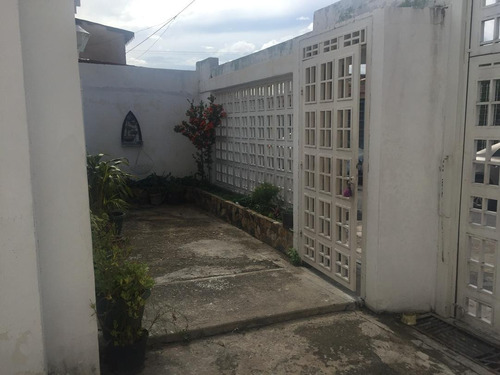 Imagen 25 de 27 de Casa En Venta Urb Las Amazonas Santa Rita 04141291645