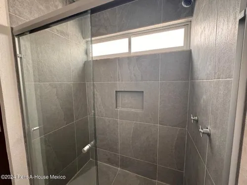Casa De 4 Recámaras Con 1 En Planta Baja - Venta. El Mirador