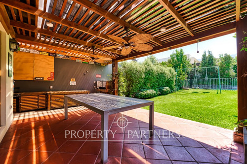 Casa Chilena De Un Piso En Piedra Roja A Pasos Col...