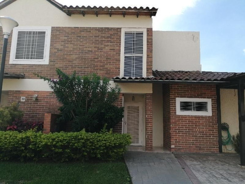 Imagen 1 de 19 de Gabriel Rivas Vende Town House En Res. Villa Orense Naguanagua Cod: Foth-246