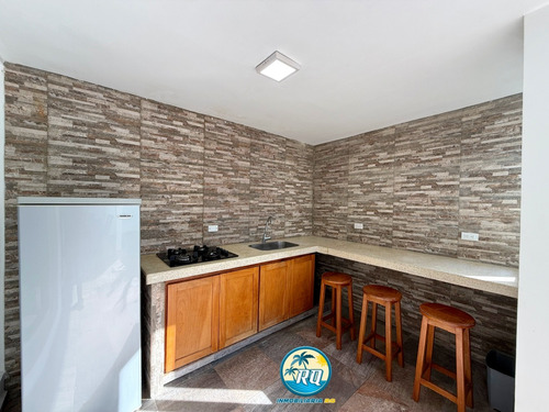 Casa En Venta En Res. Playuela - Tucacas.