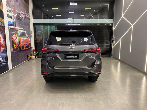 Toyota Hilux SW4 diamond