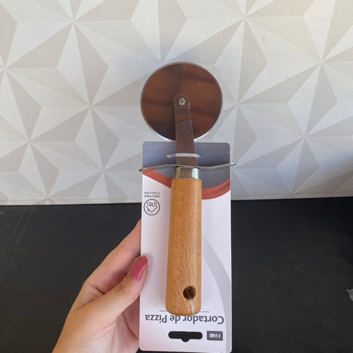 Carretilha Cortador De Pizza De Inox Com Cabo De Bambu