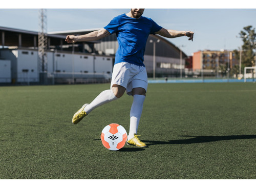 Pelota De Futbol Oficial Umbro Clasic N°5 Entrena Con Estilo
