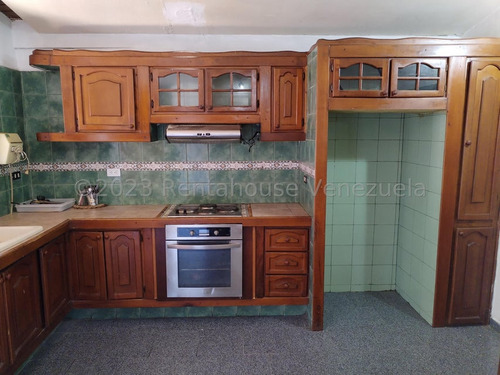 Casa En Venta Urbanización Chucho Briceño Cabudare Lara (24-9408) // Invierta Seguro Con Rentahouse//
