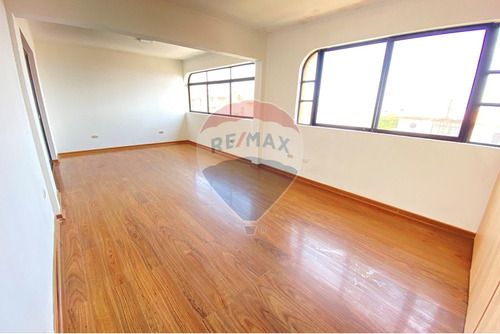 Casa En Jardines Del Sur Con Local Comercial