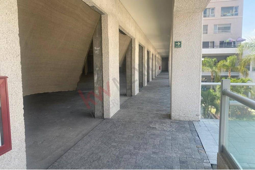 Local Comercial En Renta En Plaza Novum, Jiutepec Ideal Para Negocios De Alto Perfil