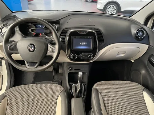 Renault Captur Intens at